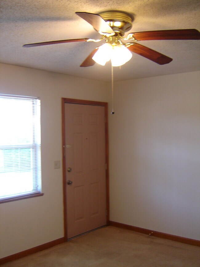 111 N Roosevelt St, Tullahoma, TN 37388 Townhome Rentals in Tullahoma