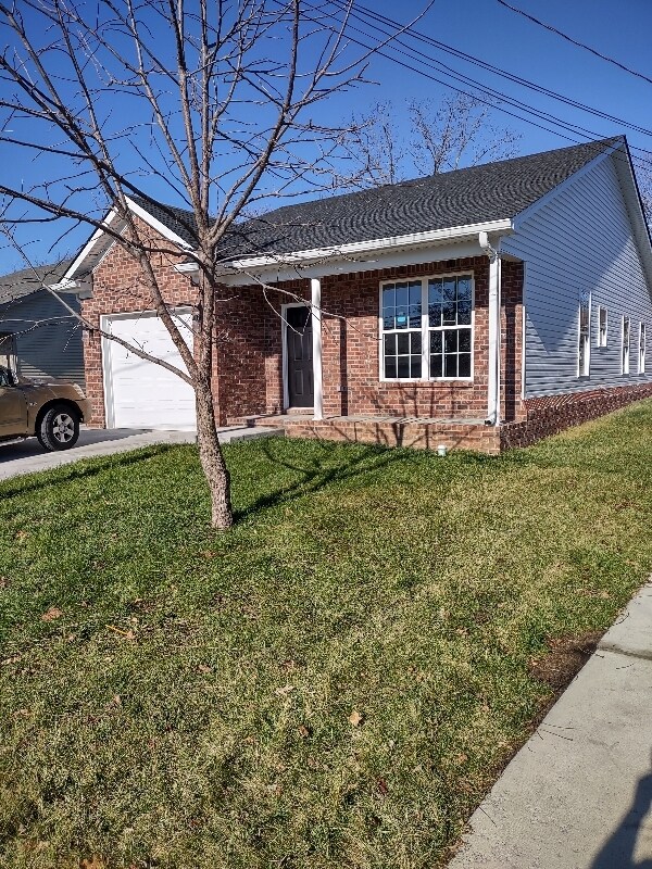 Foto del edificio - 227 E Oak St