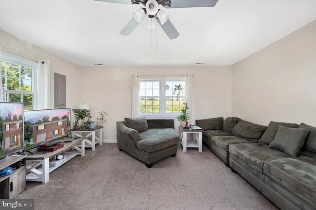 Foto del edificio - 103 Camp Selden Rd