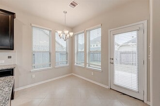 Building Photo - 2111 Post Oak Ct