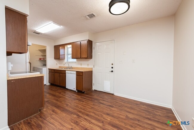 Building Photo - 319 E Bowie St