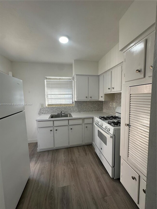 Building Photo - 316 Surfside Blvd