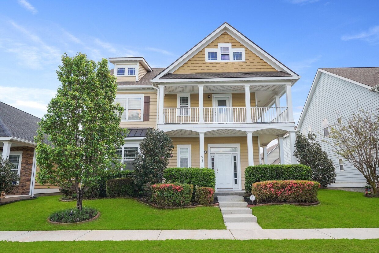 Foto principal - Come Home Smiling to This Beautiful 3-Bed, 3-Bath in Port Wentworth!