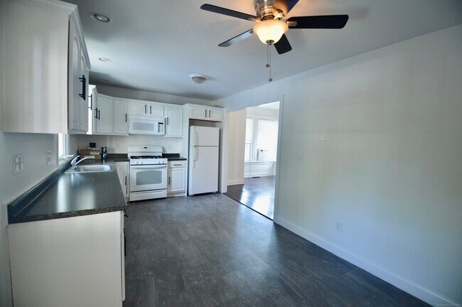 Foto del edificio - 74 Howard Ave