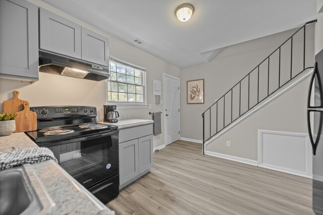 Building Photo - Cardinal Village Apartments