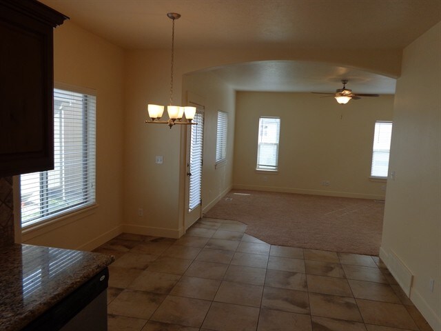 Foto del edificio - 4792 Addison Ave