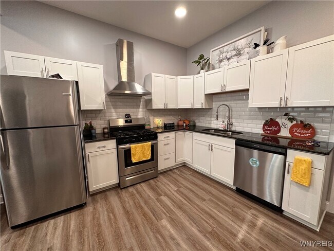 Foto del edificio - 1988 South Park Ave