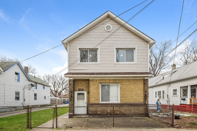 Building Photo - 1321 Buhrer Ave