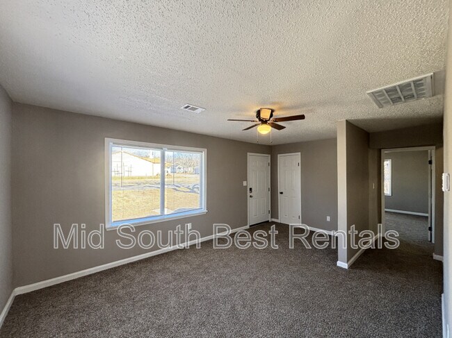 Foto del edificio - 1220 Parkway Dr