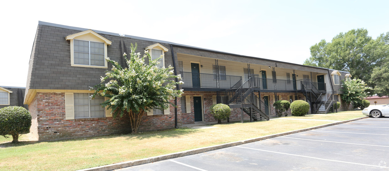 Primary Photo - Camelot Apartments and Townhomes