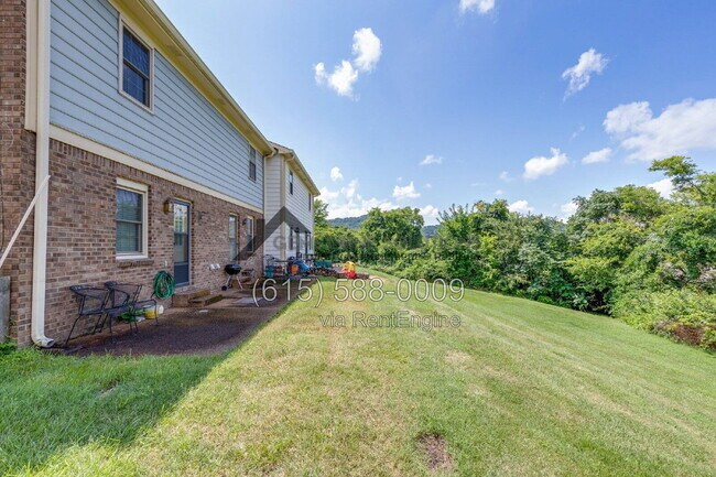 Foto del edificio - 717 Fox Ridge Dr