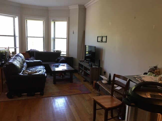 Building Photo - 1089 Beacon St