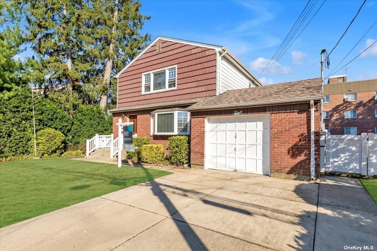 20 Carter Ct Unit 1st, Lynbrook, NY 11563 Room for Rent in Lynbrook, NY