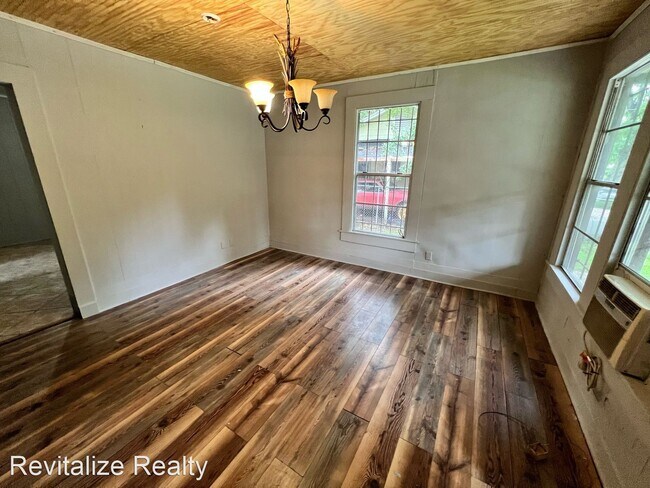Building Photo - 3 br, 2 bath House - 1064 Alba St.