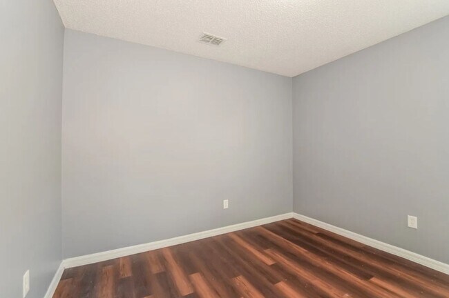 Foto del edificio - 2414 Ruddenstone Way