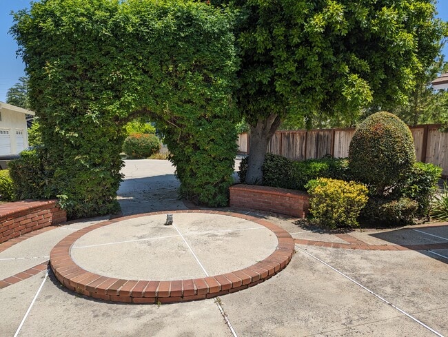 Foto del edificio - 5440 Topeka Dr