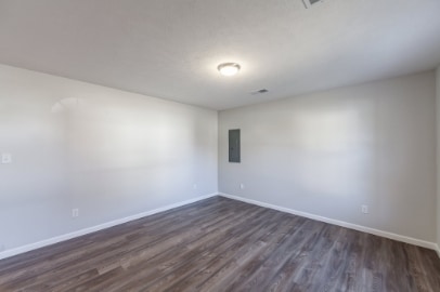 Building Photo - 814 Lewis Ave