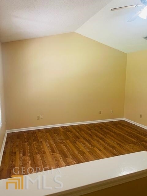 Foto del edificio - 144 Creekwood Cir