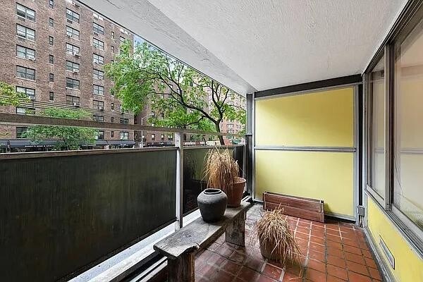 Foto del edificio - 142 E 16th St