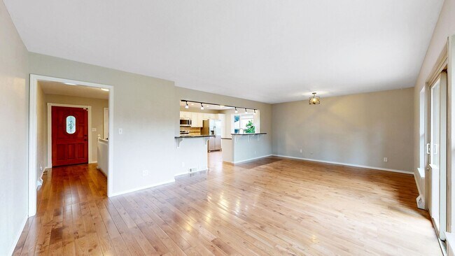 Foto del edificio - Amazing 4 Bed/3 Bath SFH Backing to Walnut...
