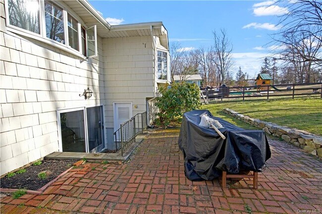 Building Photo - 36 Hilltop Dr
