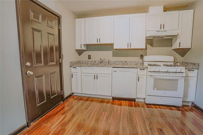 Foto del edificio - 2877 Whispering Hills Dr