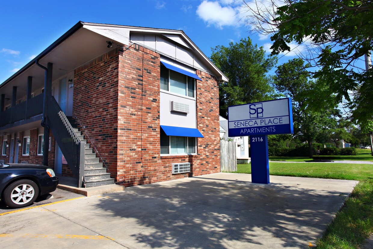 Primary Photo - 2116 S Seneca St