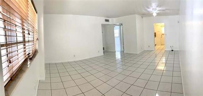 Building Photo - 1407 NE 56th St