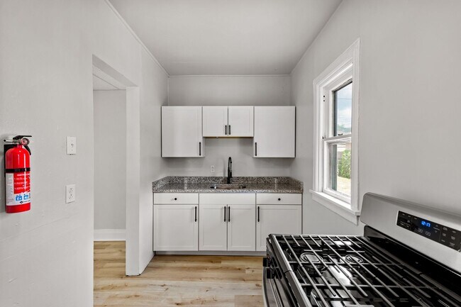 Foto del edificio - SLASHED PRICE!! GORGEOUS 2 BEDROOM GEM IN ...