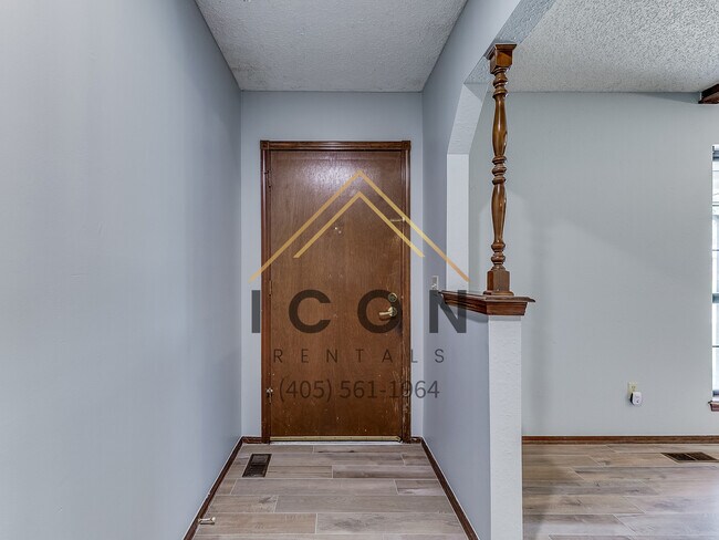 Building Photo - 1912 N Gleason Ave