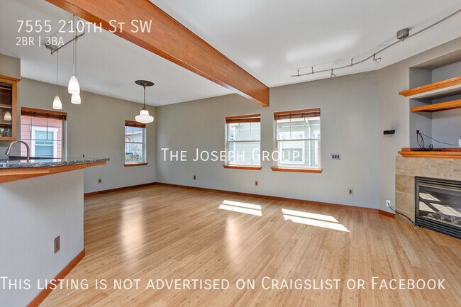 Building Photo - Stunning 2BD/2.5BA Edmonds Townhome!