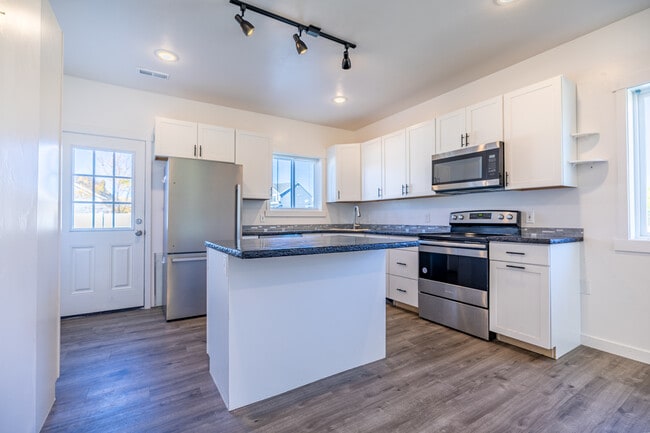 Kitchen - 1110 Monroe Ct