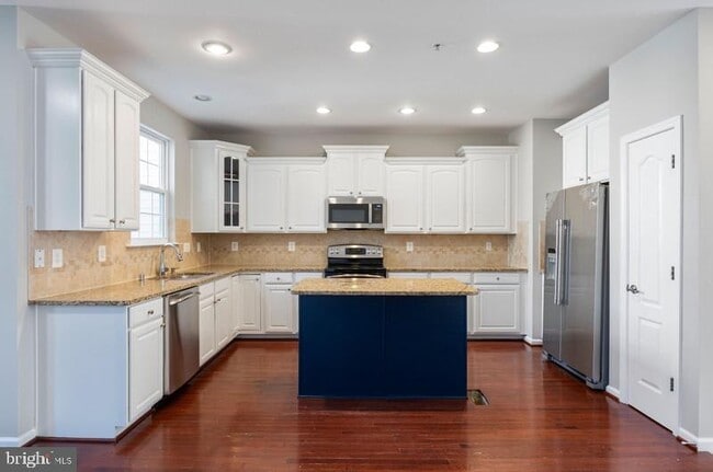 Foto del edificio - 844 Oriole Ave