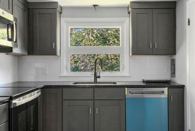 Foto del edificio - 40 W Wrentham Rd