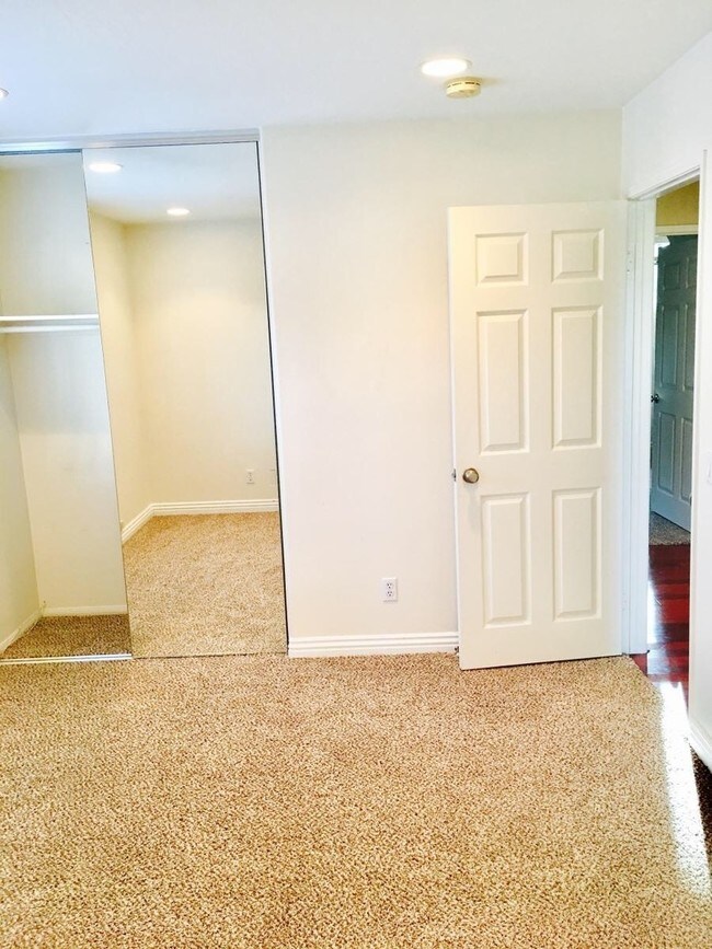 Building Photo - 2 Walnut Dr