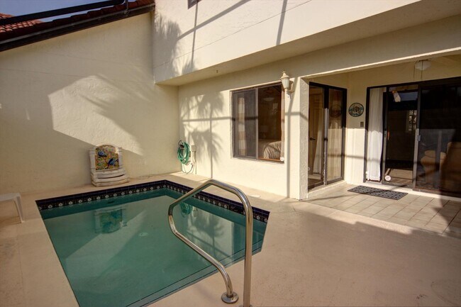 Building Photo - 508 Sea Oats Dr