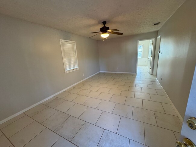 Building Photo - 5414 Free Ferry Rd