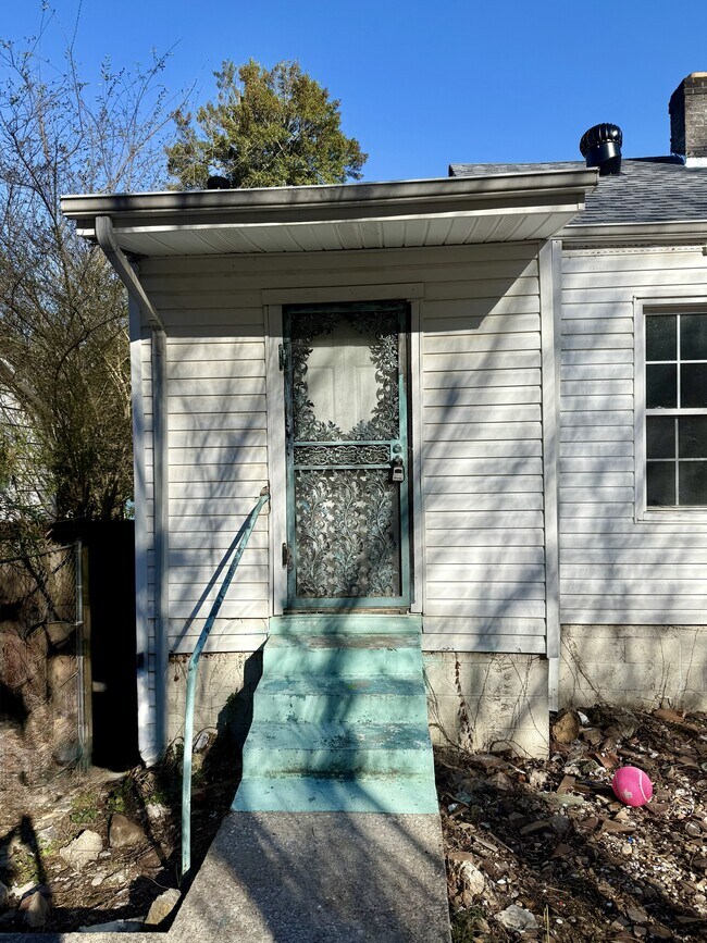 Puerta trasera - 728 47th Way S