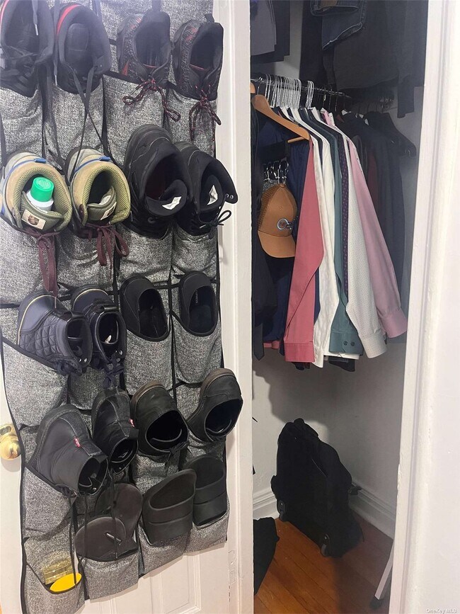 Building Photo - 142 E 49th St