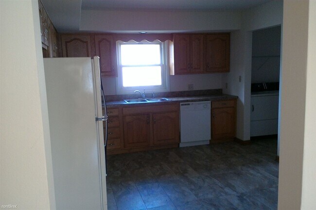 Building Photo - 2 br, 1.5 bath Duplex - 1204 Silver Street
