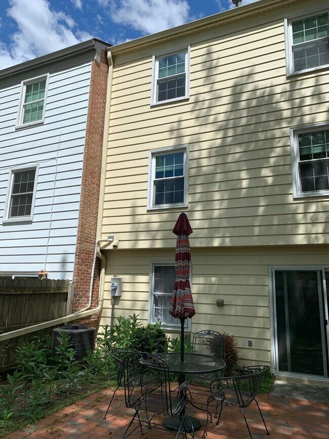 Foto del edificio - 3 Bedroom 2.5 Bath Townhouse