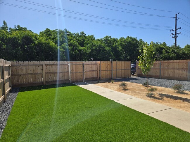 Foto del edificio - Brand-New 2 Bedroom, 1 Bath ADU — $1695/mo