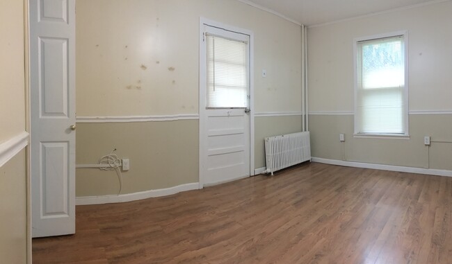 Building Photo - 164 Chauncey Plz