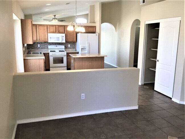 Foto del edificio - 500 Playful Meadows Dr NE