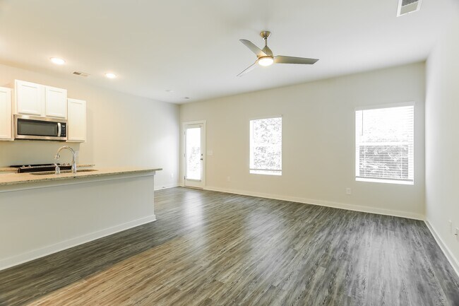 Foto del edificio - 5400 Cedar Creek Dr