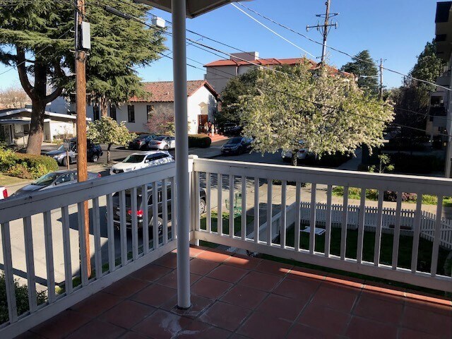 Balcony - 700 Walnut St