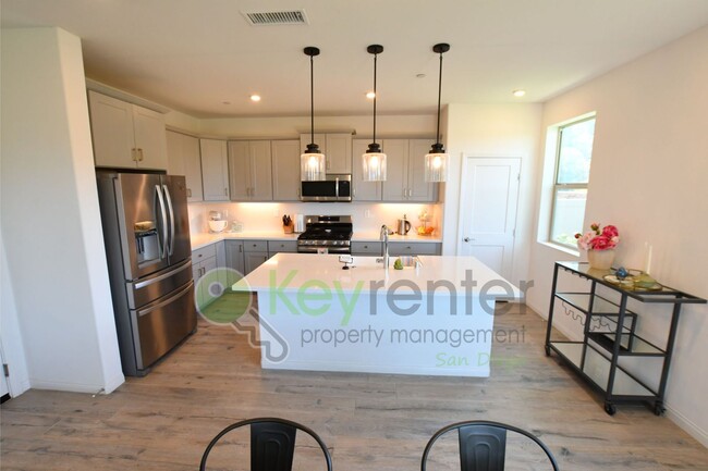Foto del edificio - Modern 4-Bedroom Home in Oceanside – Energ...