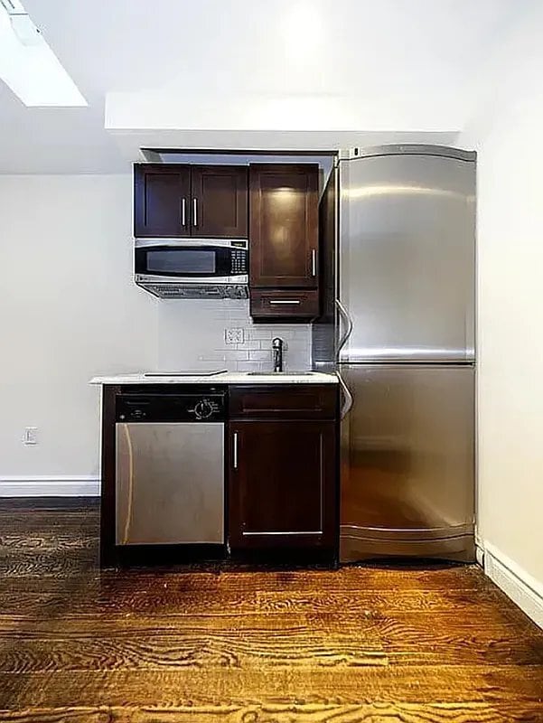 Foto del edificio - 316 W 14th St