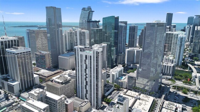 Foto del edificio - 151 SE 1st St