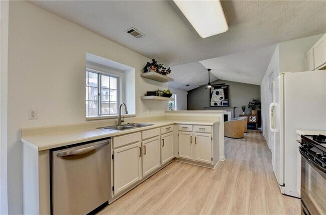 Building Photo - 10570 Bridgemor Dr